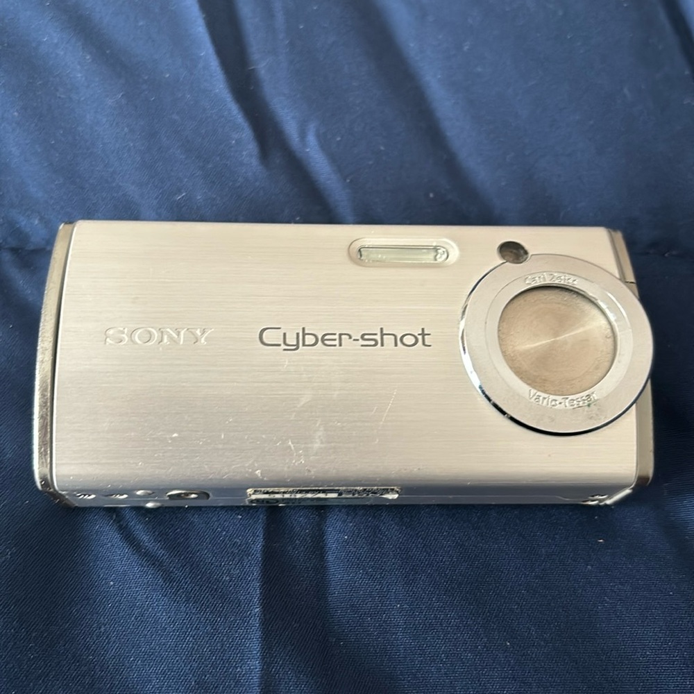Sony cyber shot DSC-L1 digital camera
